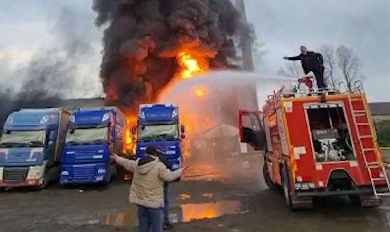 Artvin’in Kemalpaşa ilçesindeki ÇAYKUR Fabrikası’nda yangın
