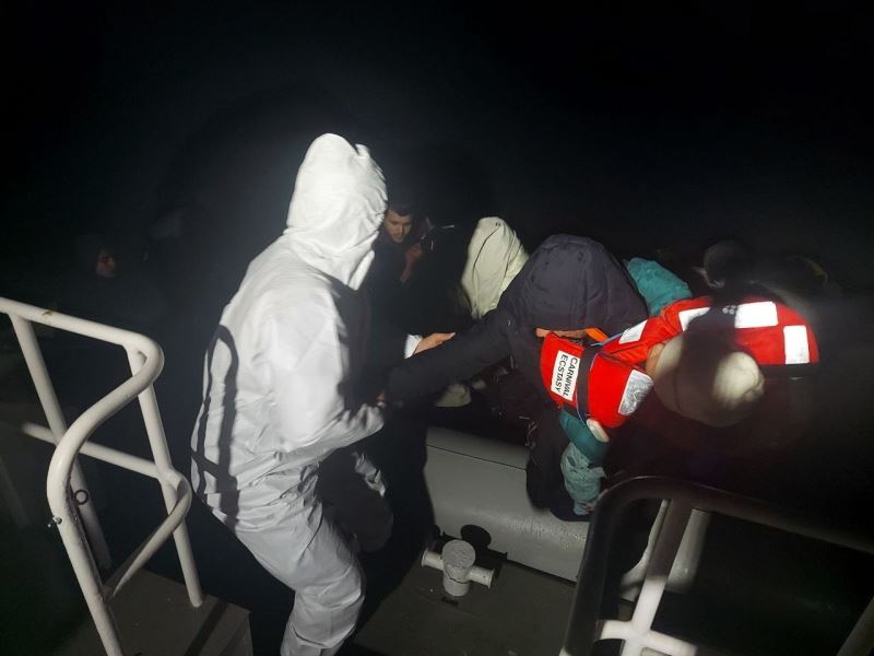 Ayvalık’ta 18 göçmen yakalandı
