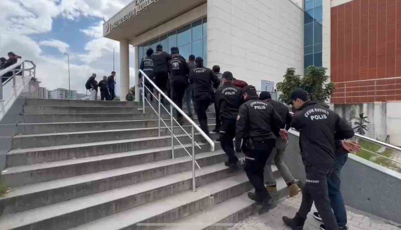 Deprem bölgesinde hırsızlık olaylarına karışan 6 şüpheli tutuklandı
