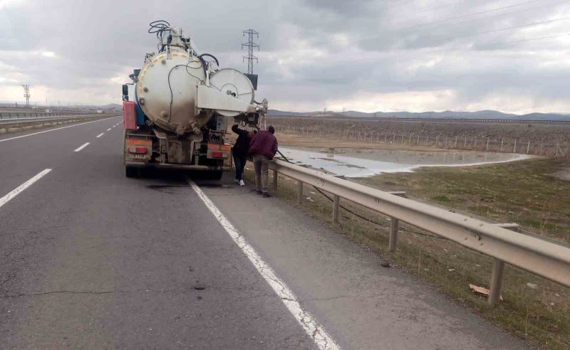 Kars’ta peynir altı suyundan oluşan gölet temizlendi
