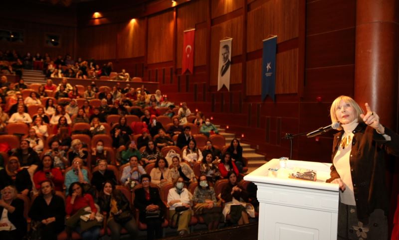 Gazeteci-Yazar Ayşe Kulin, Küçükçekmeceli kadınlarla buluştu
