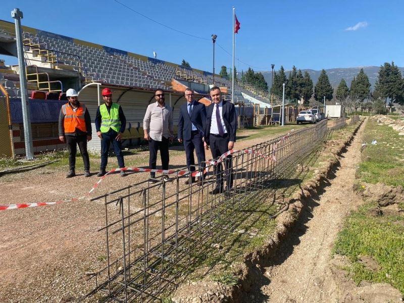 Kemalpaşa Stadında yenileme çalışmaları başladı
