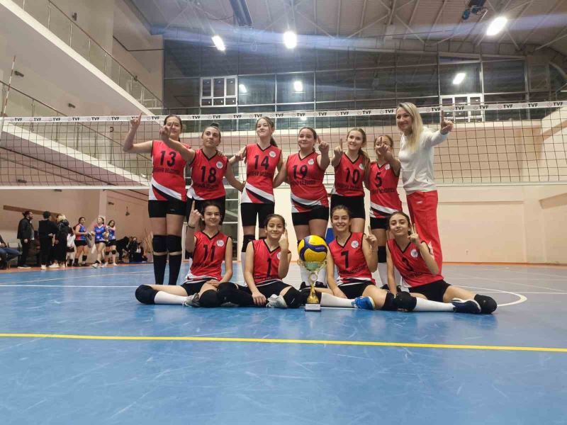 Genç sporcular başarıya doymuyor

