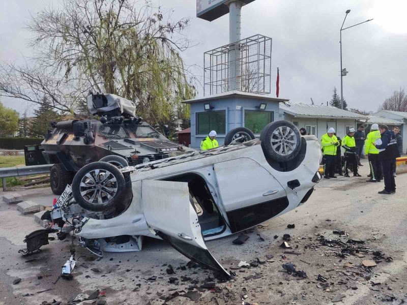 Aracıyla polis noktasına dalarak takla attı: 5’i polis 6 yaralı
