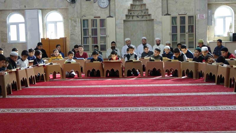 Depremde vefat eden ve yaralananlar için dua edildi
