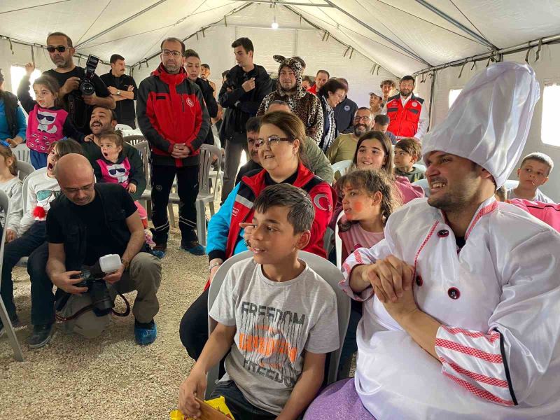 Bakan Yanık, Hatay’da çadır kenti ziyaret etti

