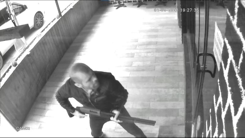 (ÖZEL) Aile kaçtı saldırgan pompalı tüfekle kovaladı
