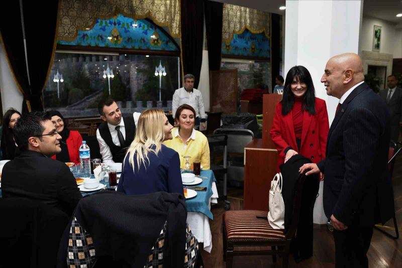 Başkan Altınok, Mahalle başkanlarıyla iftarda buluştu
