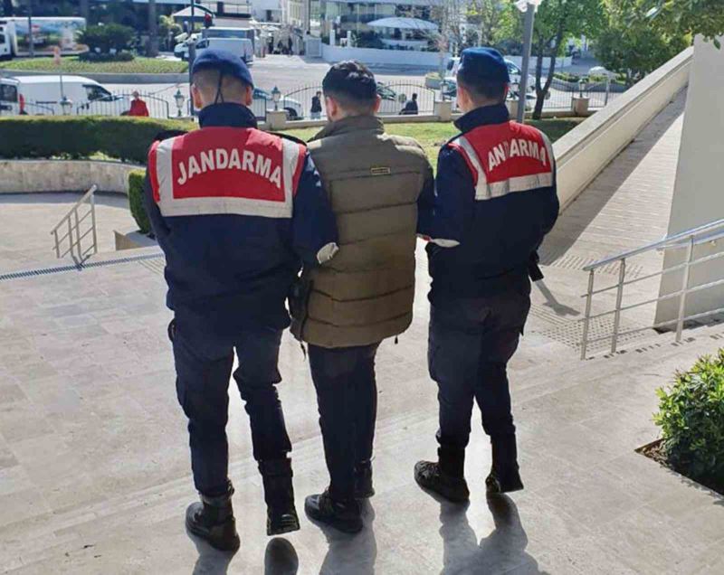 Depremde cezaevinden firar etti, yol kontrolünde yakalandı
