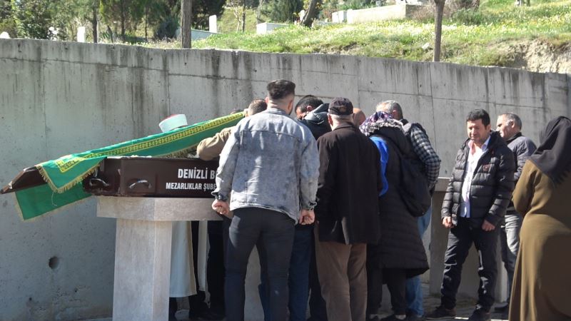Annesinin boğarak öldürdüğü Zeynep bebek son yolculuğuna uğurlandı
