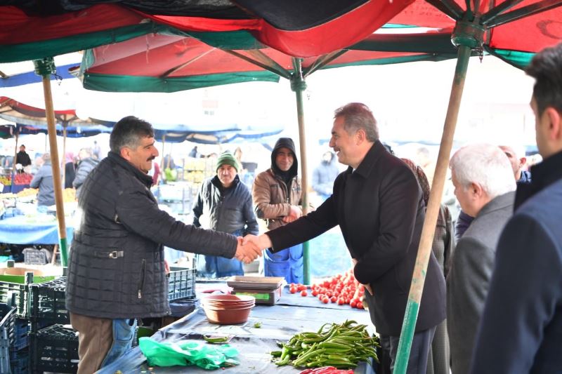 Başkan Murat Köse’den pazar esnafına Ramazan ziyareti
