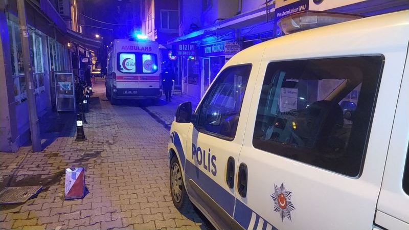 Sevgili çiftin kavgası kanlı bitti: Kadın, sevgilisini bıçaklayarak öldürdü
