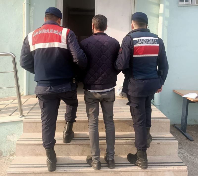 Jandarma aranan 5 şahsı yakaladı
