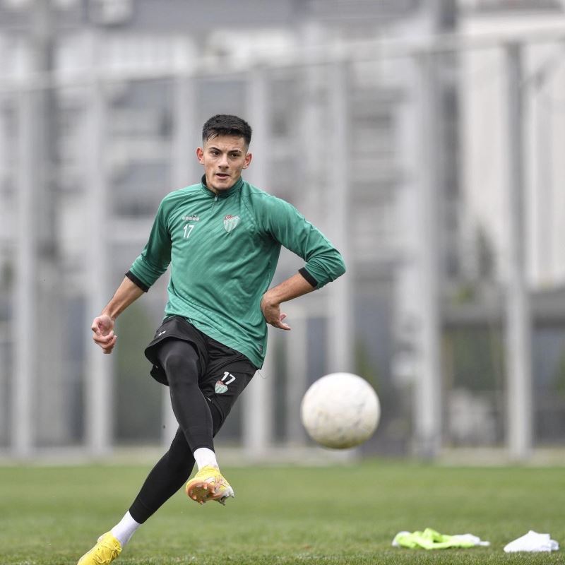 Bursaspor kampa girdi
