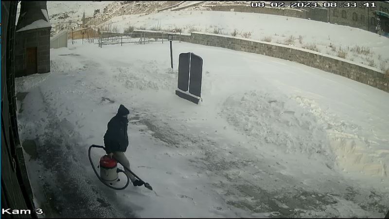 Kars’ta camilerin ses sistemlerini çalan hırsız yakalandı
