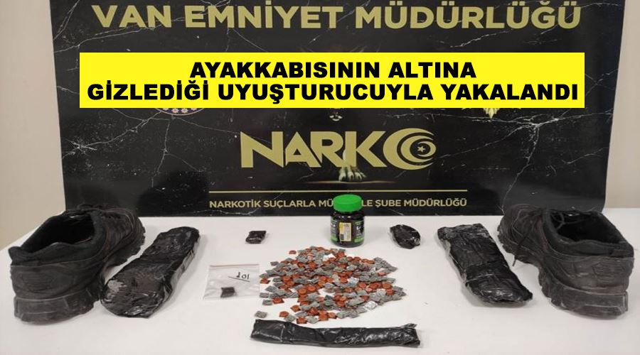 Ayakkabısının altına gizlediği uyuşturucuyla yakalandı