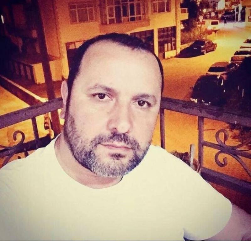 19 yaşındaki genç babasının boğazını keserek öldürdü
