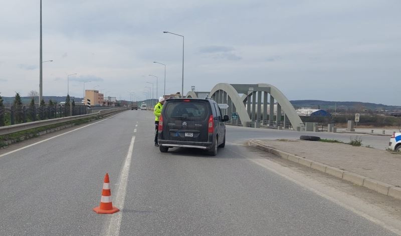 Bafra’da ışıklı kavşak denetimi: 13 bin TL ceza

