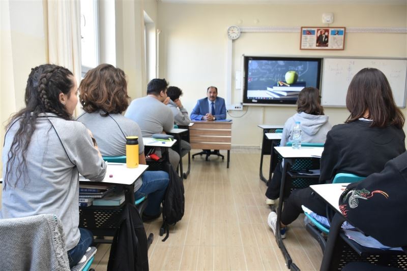 Milli Eğitim Müdürü Gün, Erzincan Fen Lisesi öğrencileriyle bir araya geldi
