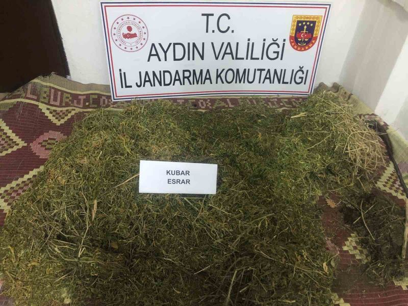 Uyuşturucuyu toprağa gömmüş
