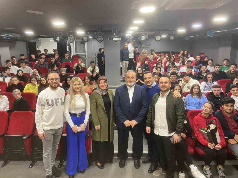Altınküre’de ‘İslam Dininde Gençlik’ konulu söyleşi
