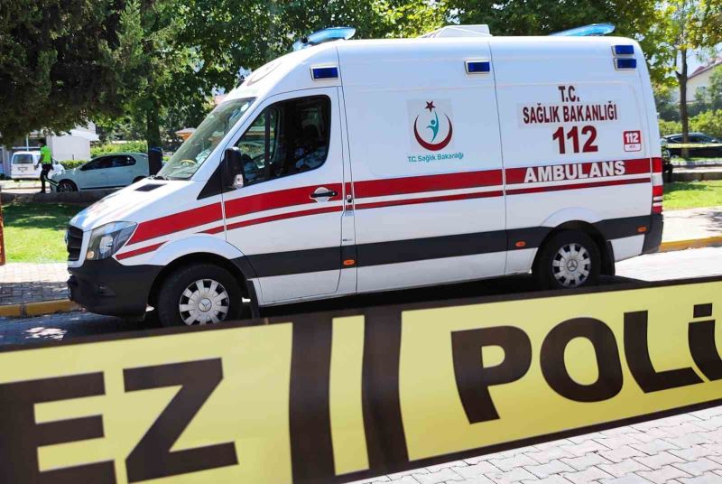 Minibüsün çarptığı yaşlı kadın kurtarılamadı
