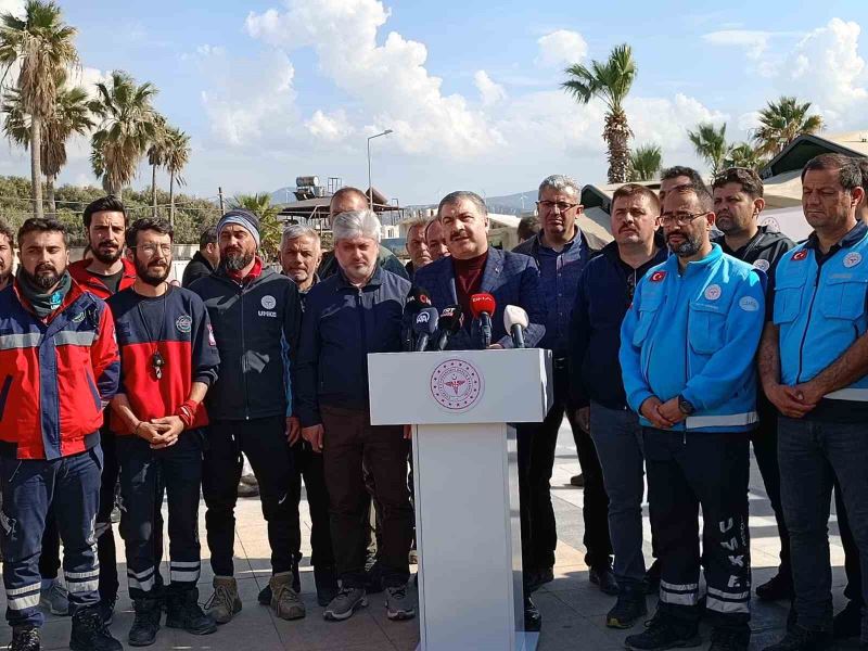 Bakan Koca, Çapa ve Cerrahpaşa hastanelerinin geçici hizmet vereceği yerleri açıkladı
