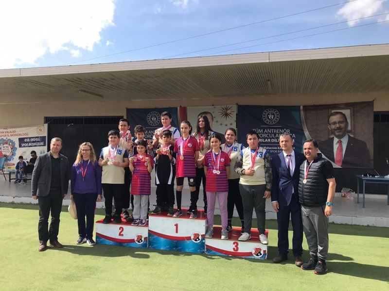 Engelleri aşan özel sporcular madalyalarını teslim aldı
