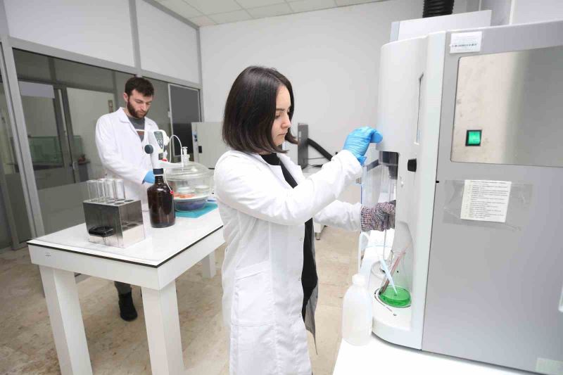 Nilüfer Belediyesi, Mineral Analiz Laboratuvarı ile çiftçinin yanında

