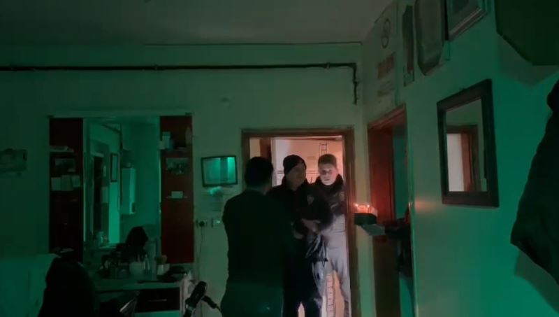 Kars’ta polisi kavga var diye çağırıp pasta kestiler
