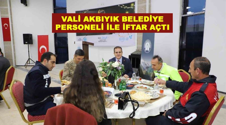 Vali Akbıyık belediye personeli ile iftar açtı