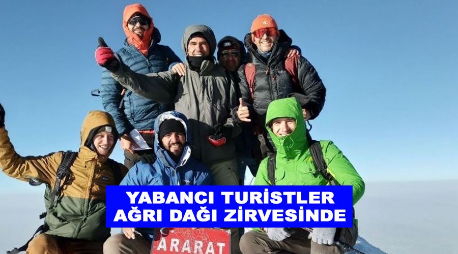 Yabancı turistler Ağrı Dağı zirvesinde