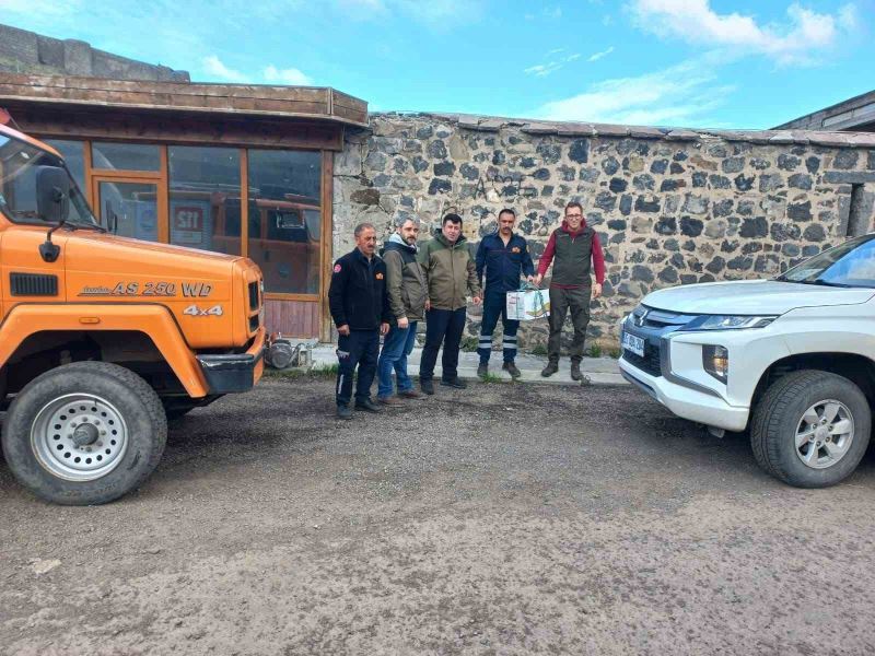 Kars’ta yaralı tilkiyi itfaiye kurtardı
