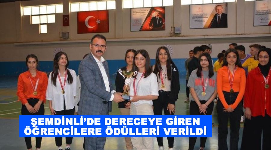 Şemdinli’de dereceye giren öğrencilere ödülleri verildi