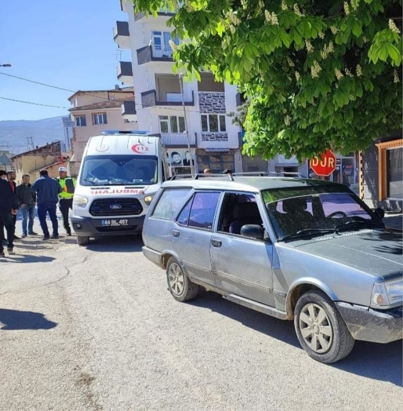 İki aracın karıştığı kazada 1 kişi yaralandı
