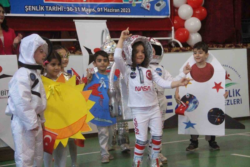 Elazığ’da bilim şenliği renkli görüntüler oluşturdu
