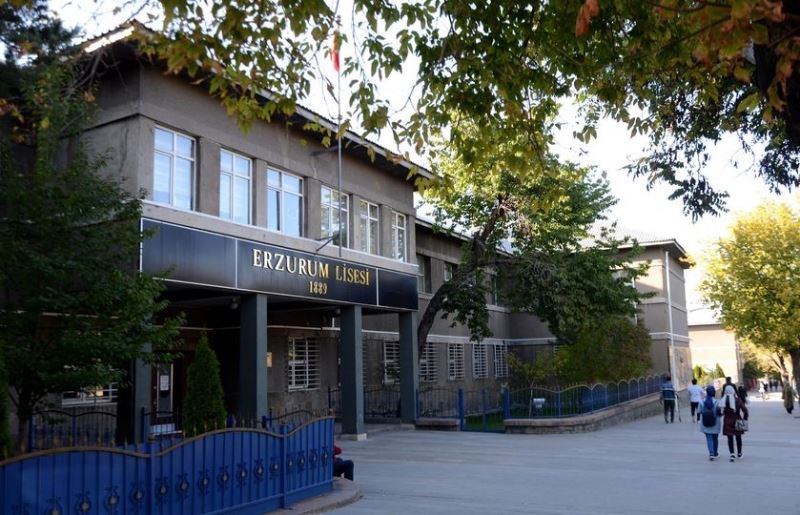 Eğitimde kadınlarımızın karnesi zayıf
