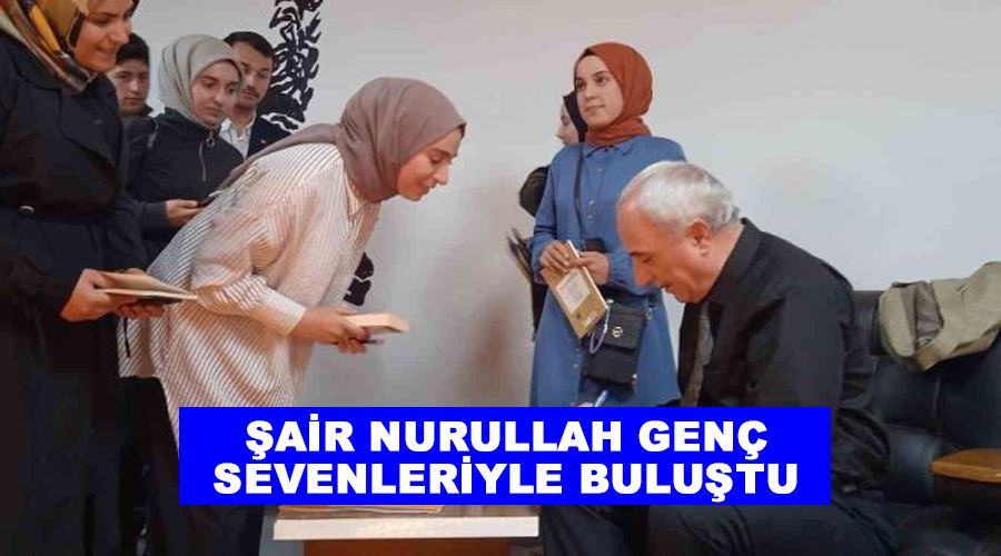 Şair Nurullah Genç sevenleriyle buluştu