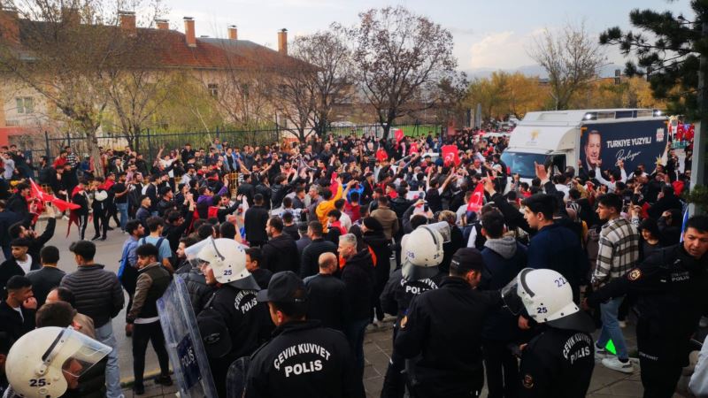 Erzurum’da İmamoğlu mitinginde olay

