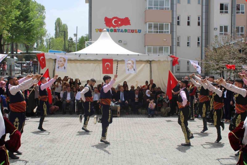 Bir yıllık emeklerini sergilediler
