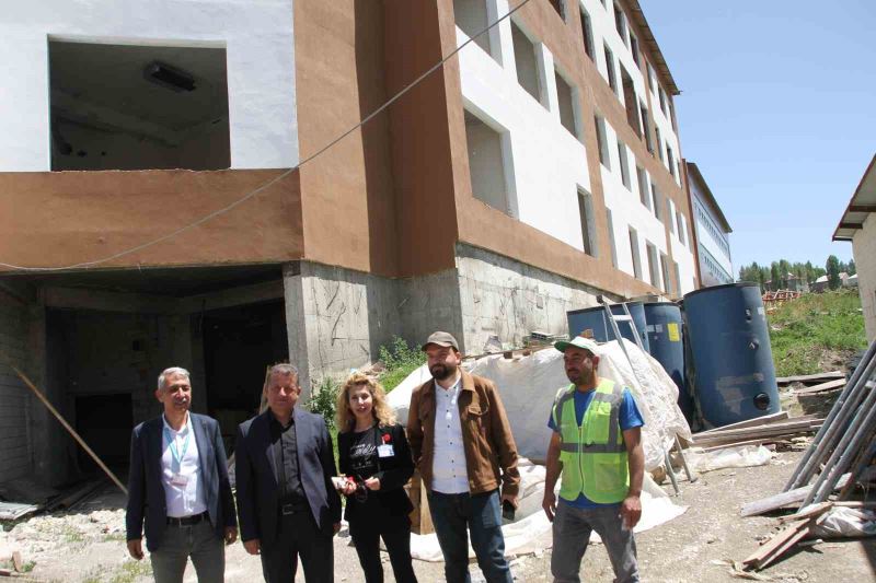 Malazgirt Devlet Hastanesi inşaatında çalışmalar yeniden başladı
