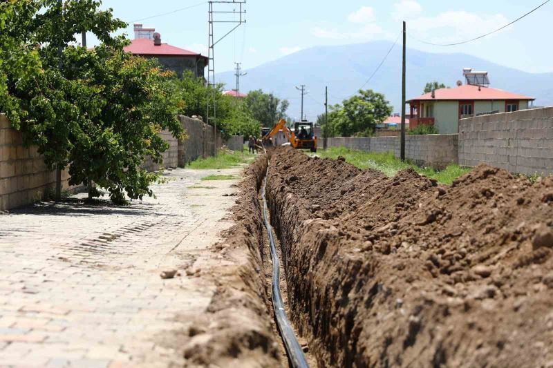 Iğdır’da yeni yol ve içme suyu hattı çalışmaları devam ediyor
