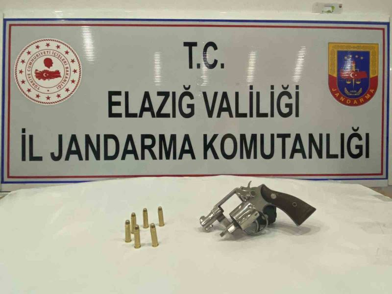 Elazığ’da ruhsatsız tabanca ele geçirildi
