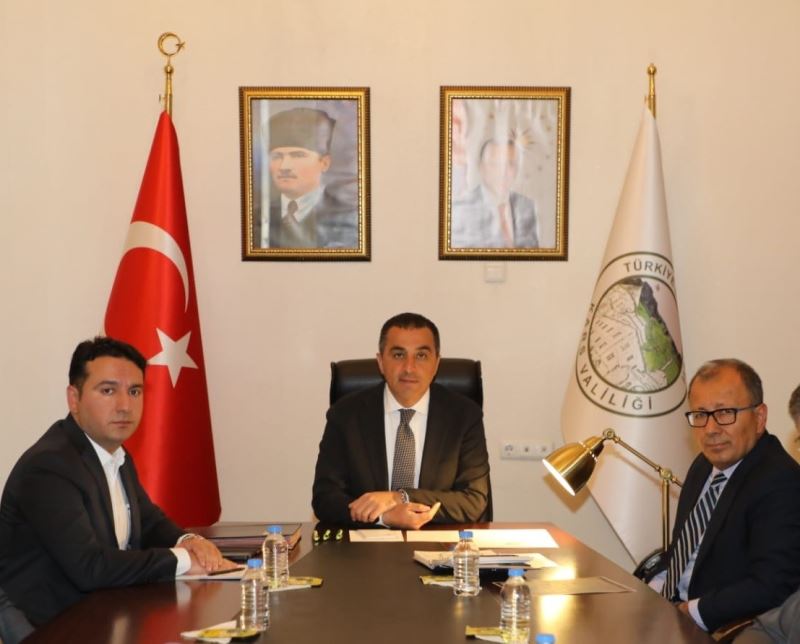 Kars’ta muhtarlar toplantısı sürüyor
