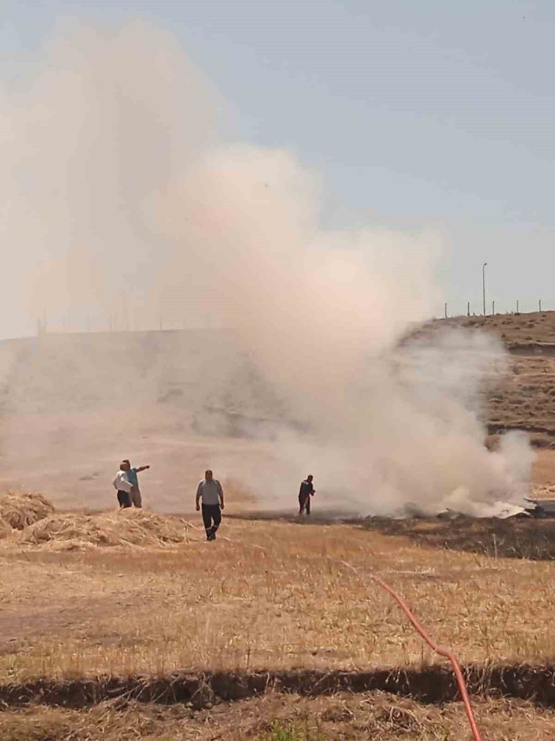 Ağrı’da tarla yangını
