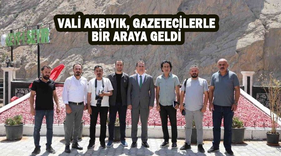 Vali Akbıyık, gazetecilerle bir araya geldi