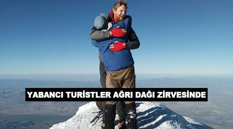 Yabancı turistler Ağrı Dağı zirvesinde