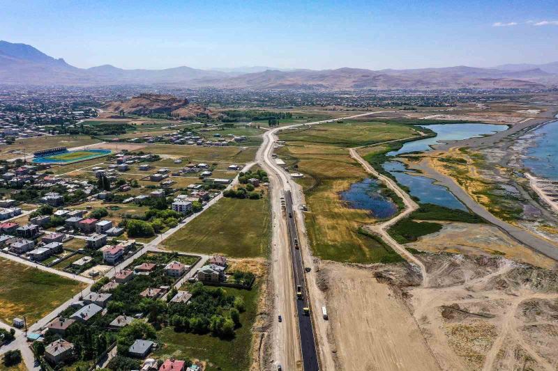 Van sahil yolunda asfalt çalışmaları başladı
