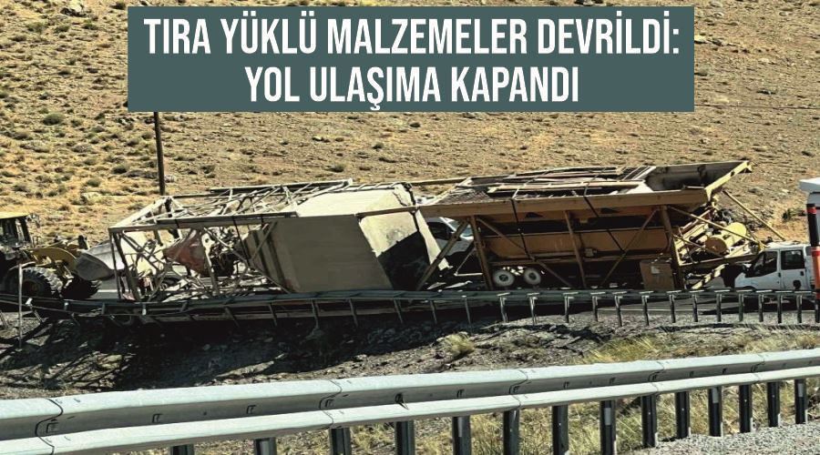 Tıra yüklü malzemeler devrildi: Yol ulaşıma kapandı
