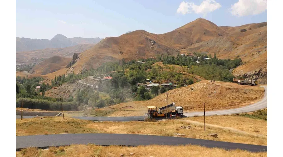 Hakkari Belediyesi asfalt startı verdi